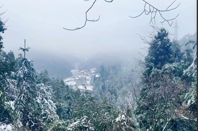 【短视频】今日县城雪已消融，而南院依旧银装素裹